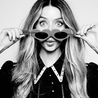 Zoe Sugg Profile Picture